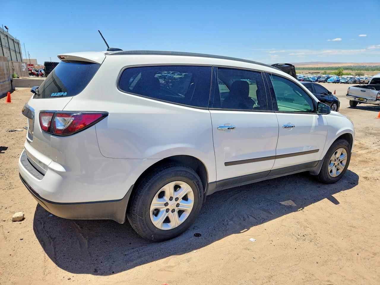 2017 Chevrolet Traverse Ls - Фото 3