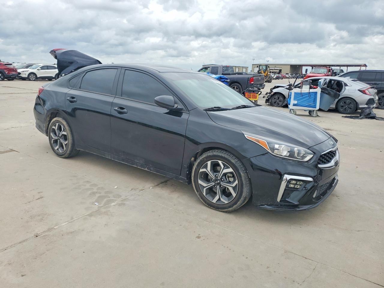 2021 Kia Forte Lxs - Image 4