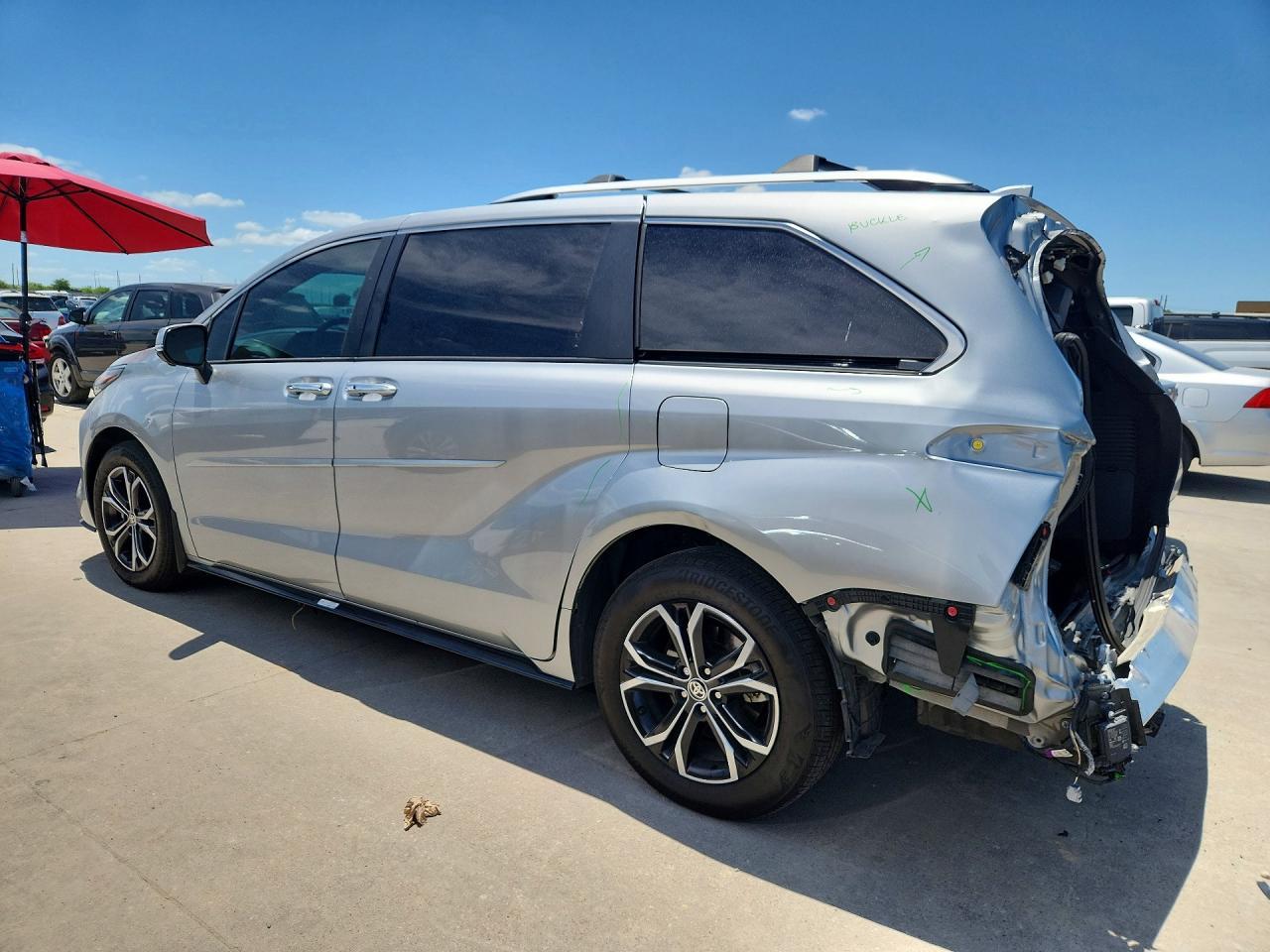 2025 Toyota Sienna Platinum 7-Passenger - Image 2