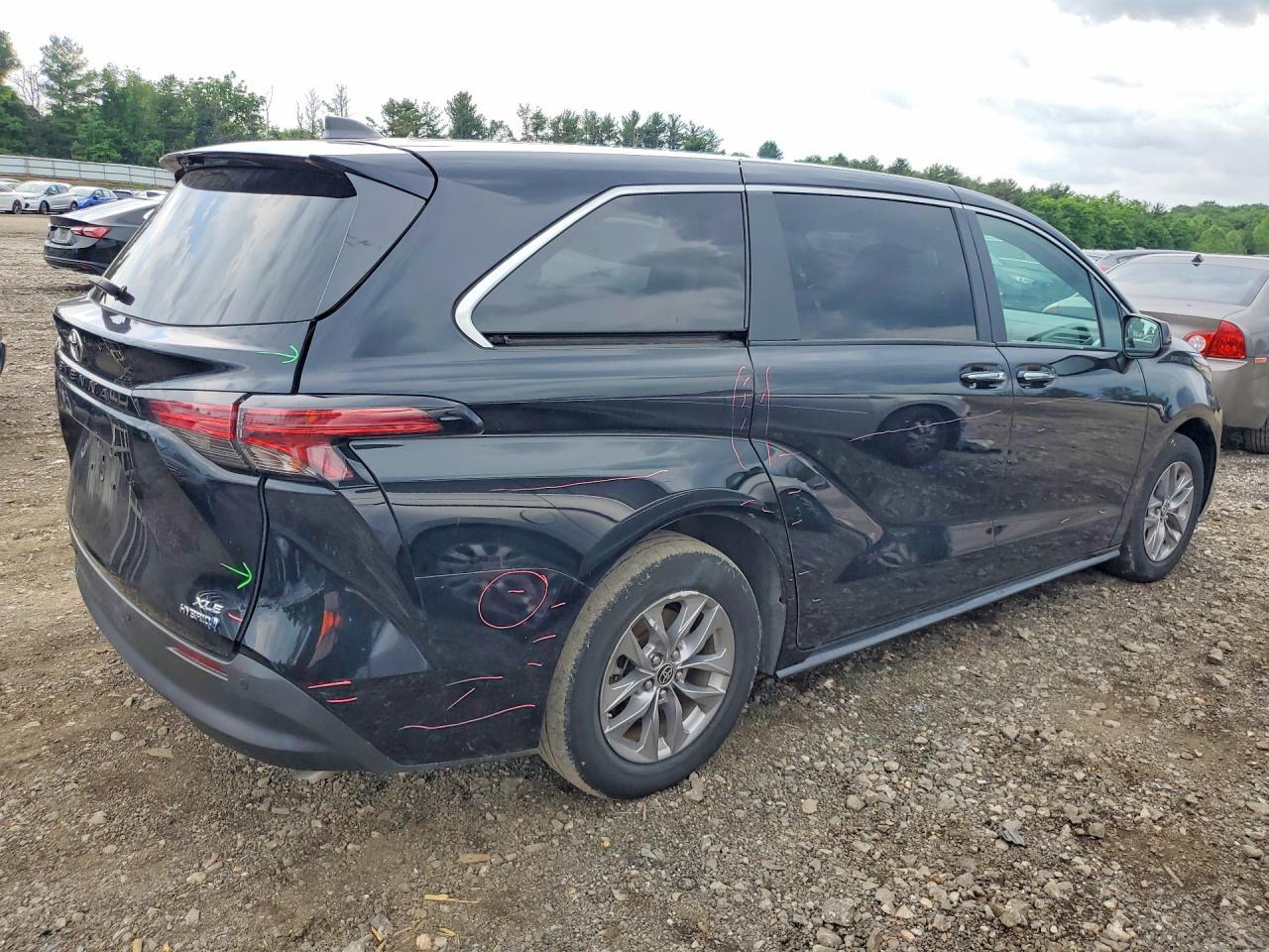 2022 Toyota Sienna Xle - Фото 3