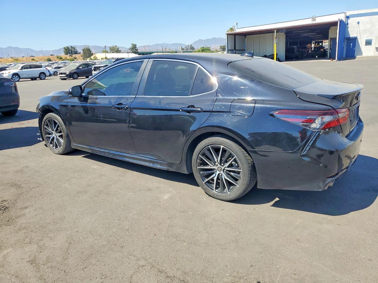 2023 Toyota Camry Hybrid Se - Фото 2
