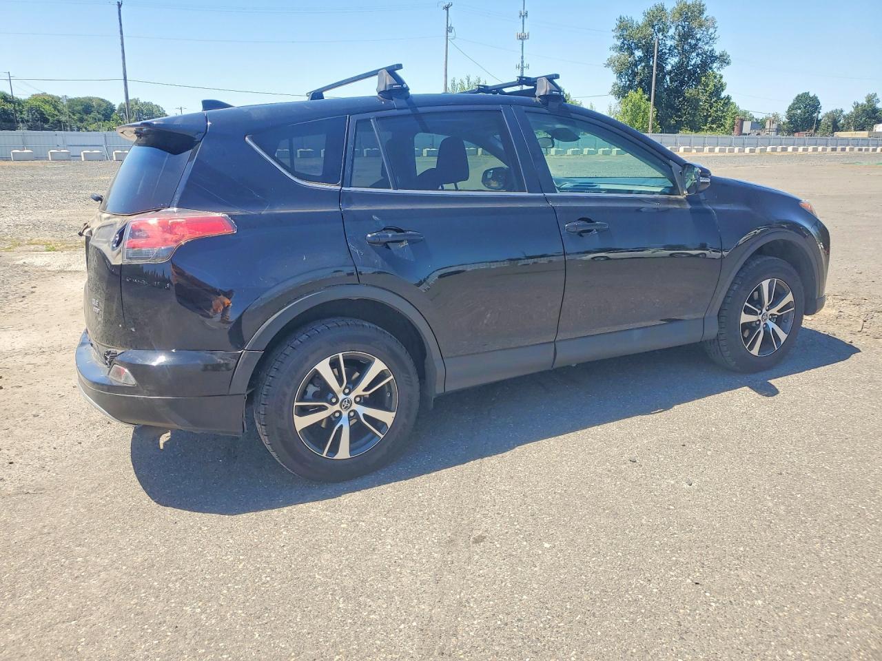 2018 Toyota Rav4 Xle - Image 3