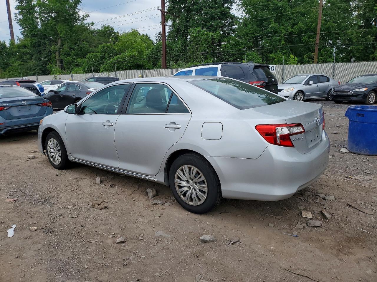 2014 Toyota Camry Le - Фото 2