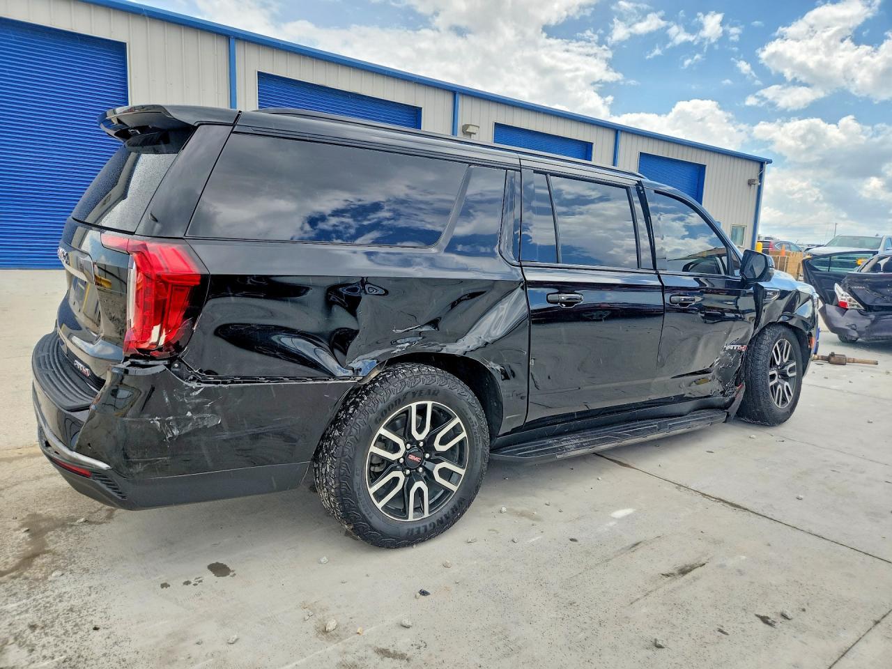2024 GMC Yukon Xl K1500 At4 - Image 3