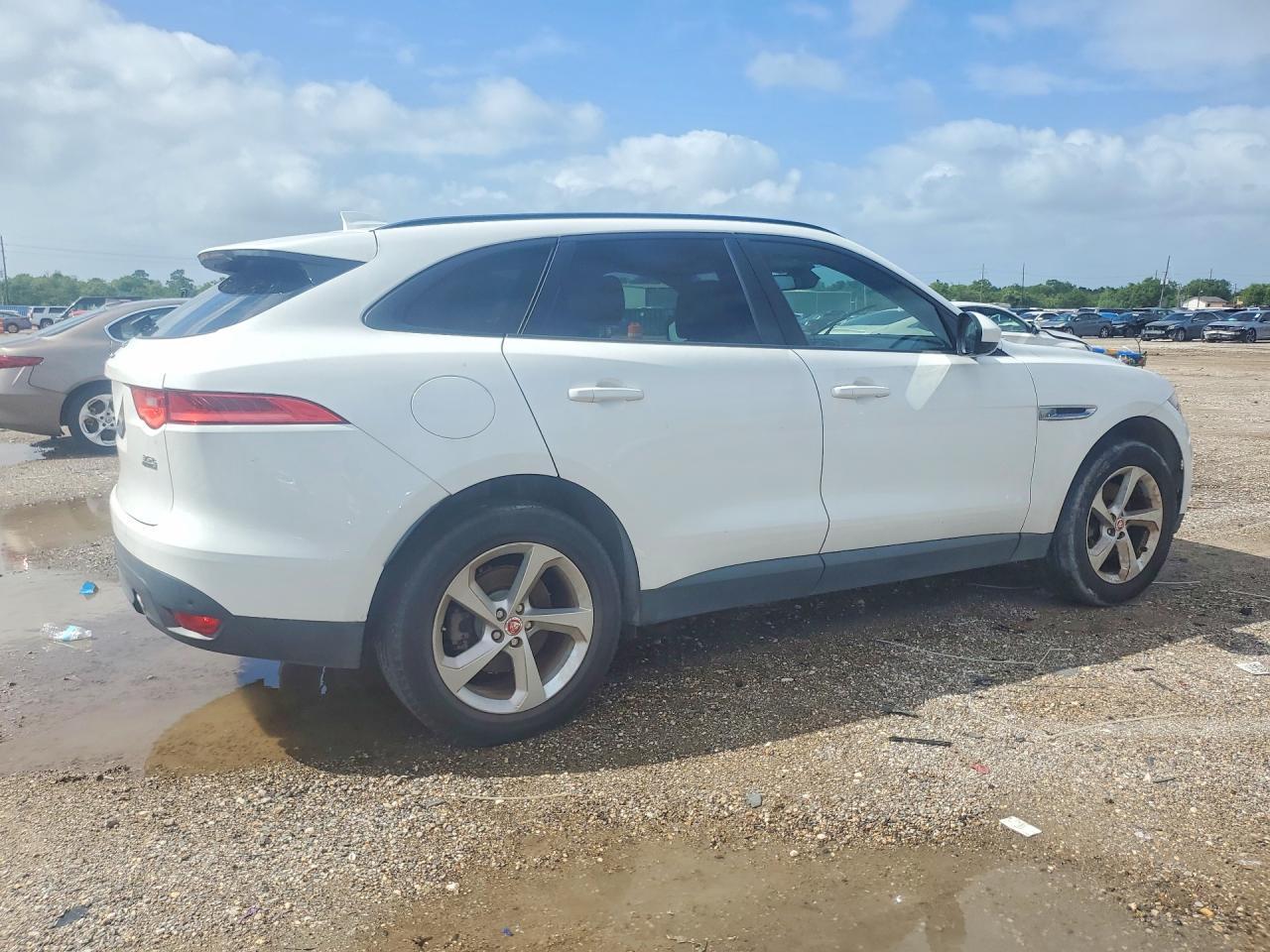 2017 Jaguar F-Pace Premium - Image 3