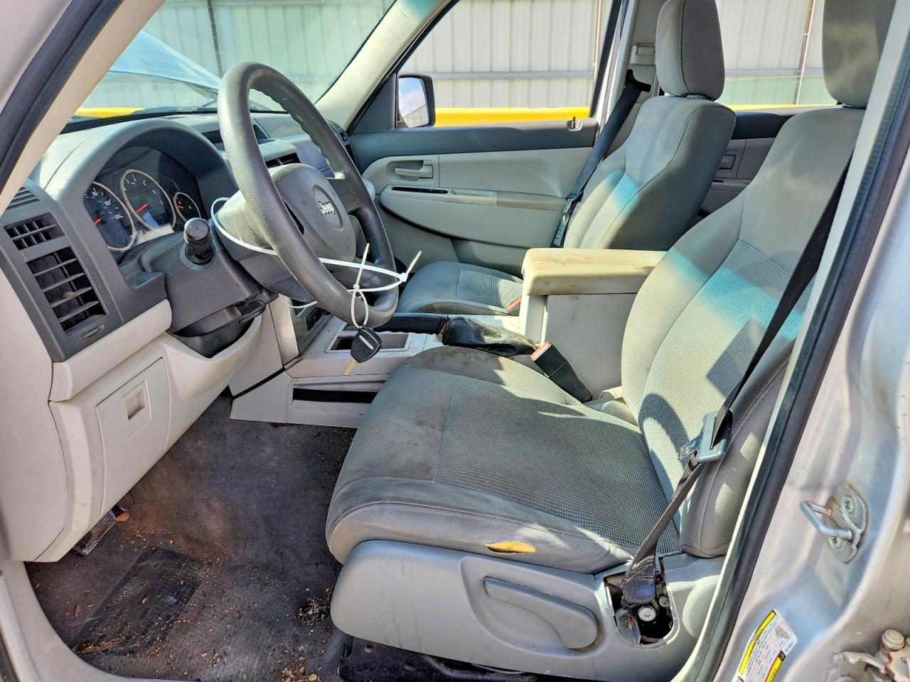 2008 Jeep Liberty Sport - Image 7