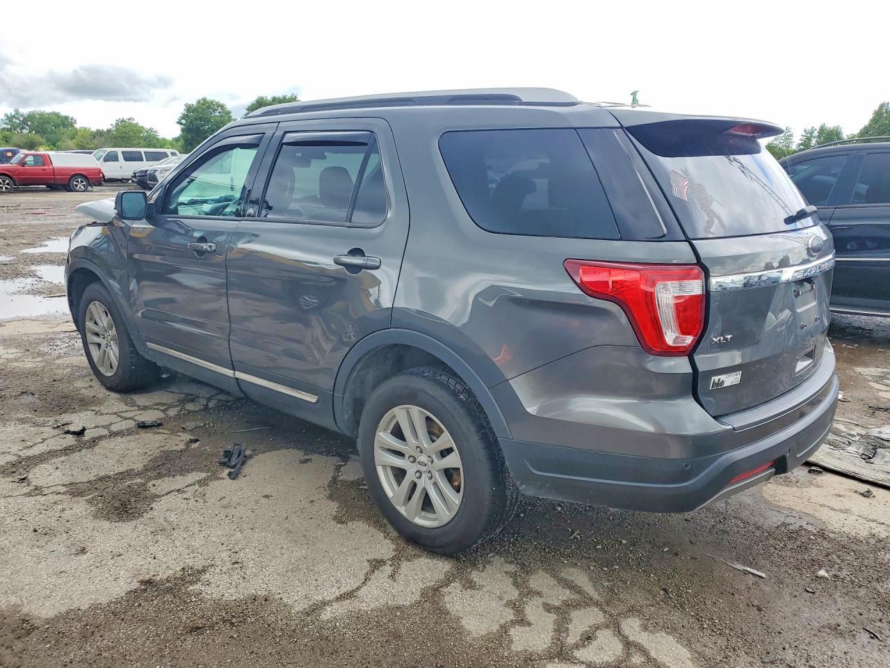 2019 Ford Explorer Xlt - Фото 2