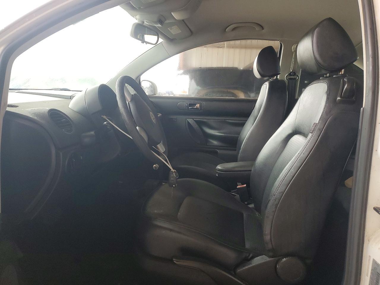 2010 Volkswagen New Beetle - Фото 7