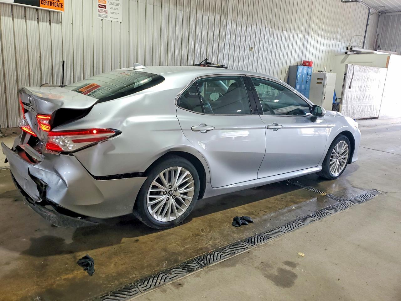 2020 Toyota Camry Xle - Фото 3