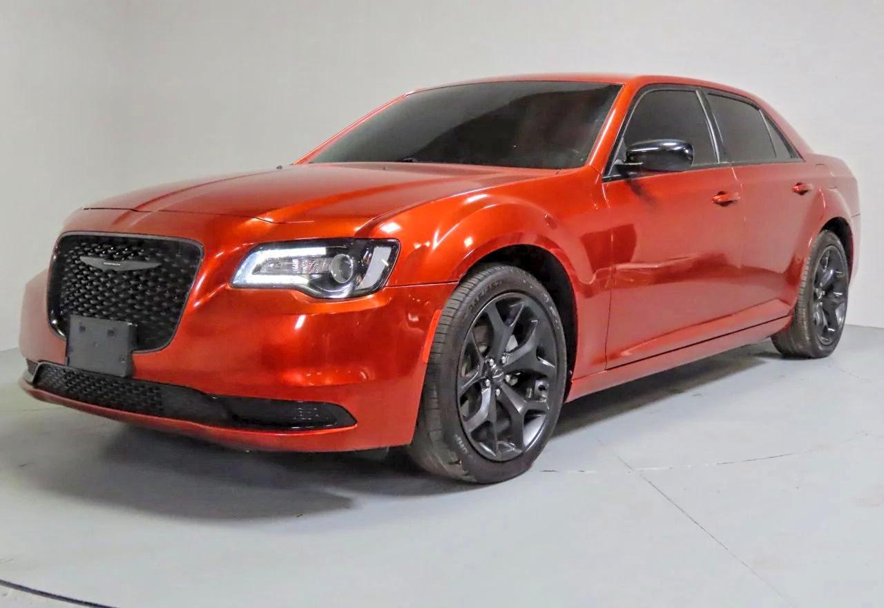 2021 Chrysler 300 Touring - Image 2