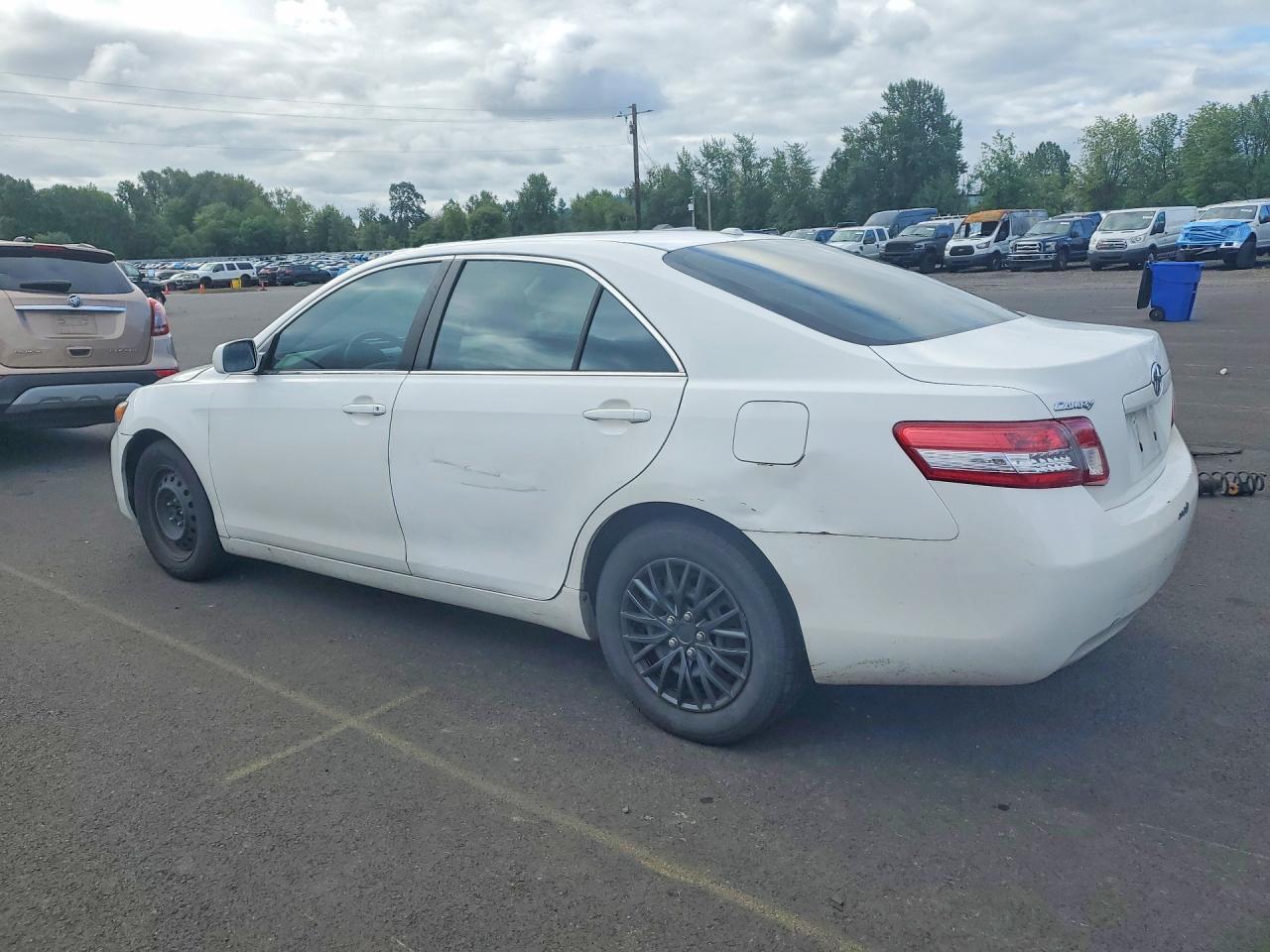 2011 Toyota Camry Le - Image 2