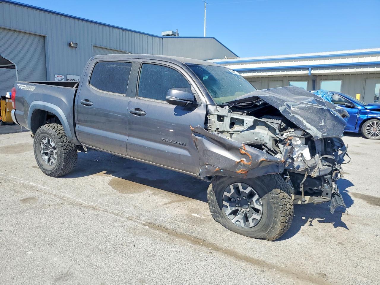 2017 Toyota Tacoma Double Cab - Image 4