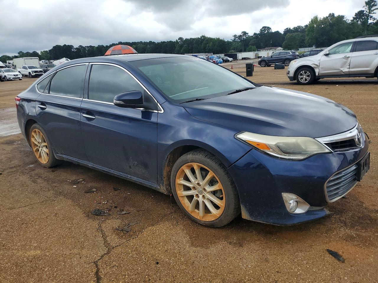 2013 Toyota Avalon Limited - Image 4
