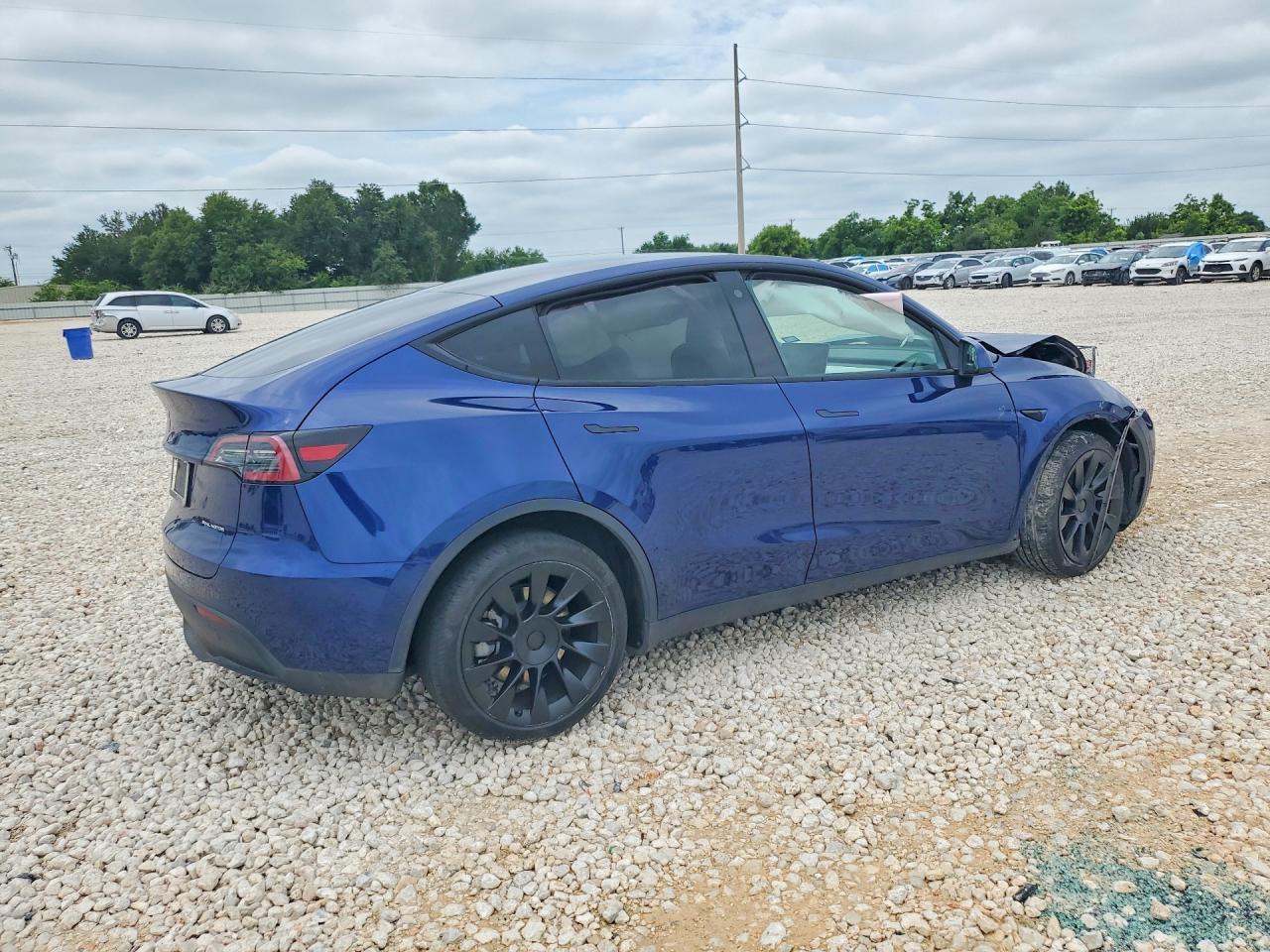 2023 Tesla Model Y - Фото 3