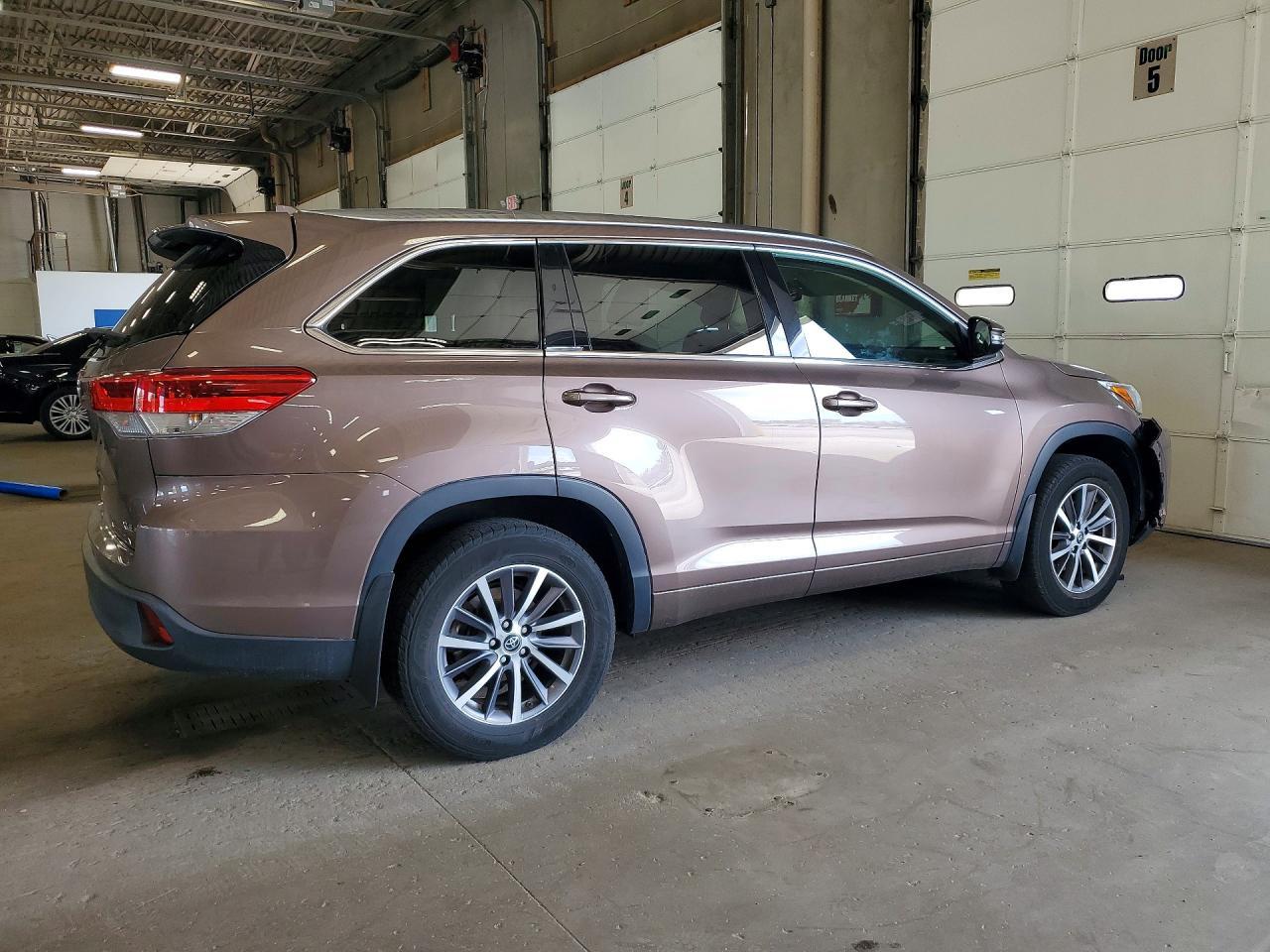 2017 Toyota Highlander Xle - Image 3