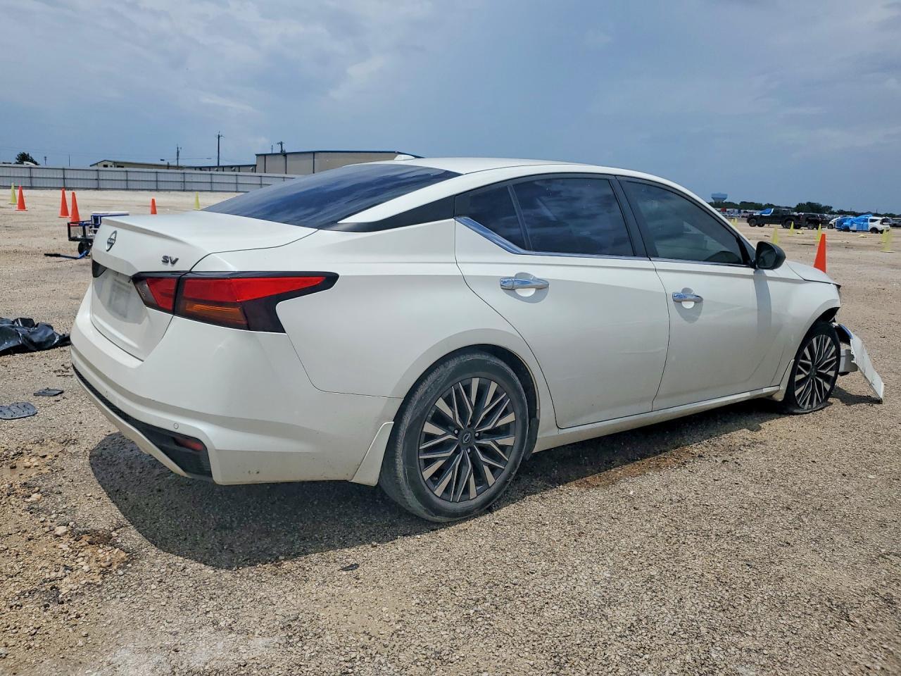 2024 Nissan Altima Sv - Image 3