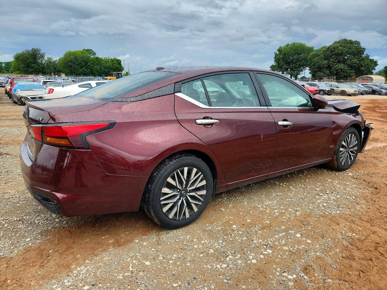 2023 Nissan Altima Sv - Image 3
