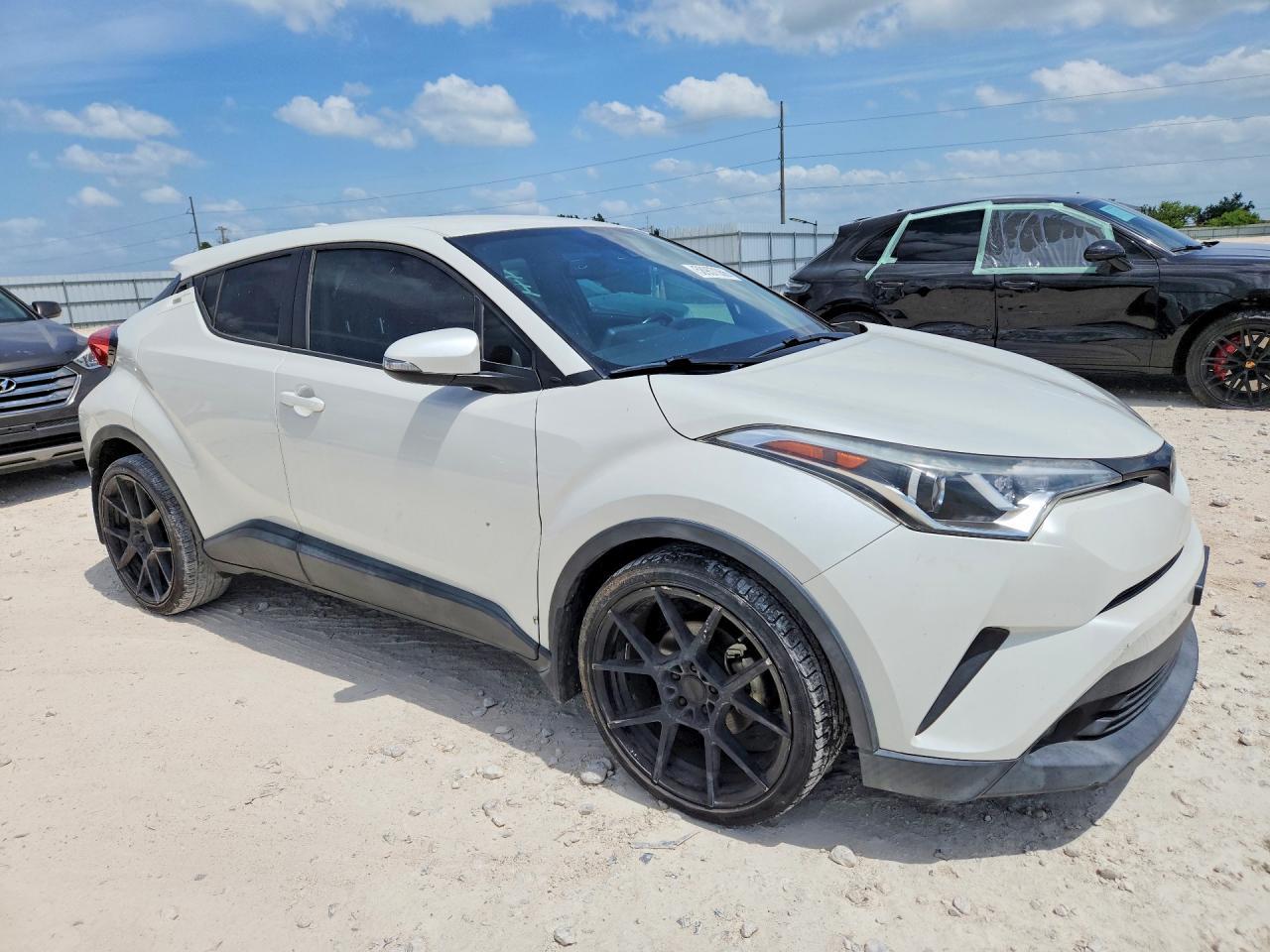 2018 Toyota C-Hr Xle Premium - Image 4