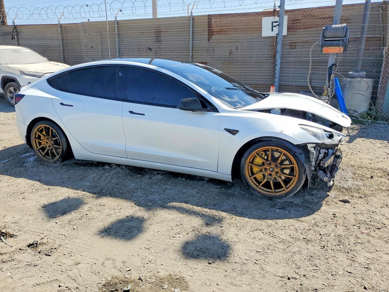2022 Tesla Model 3 - Фото 4
