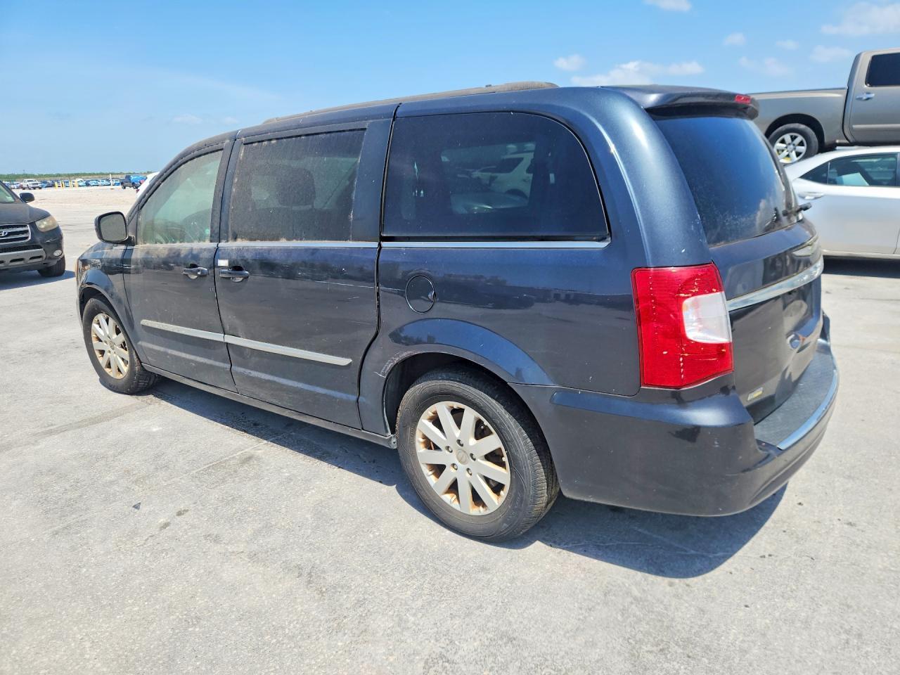 2014 Chrysler Town & Country Touring - Фото 2