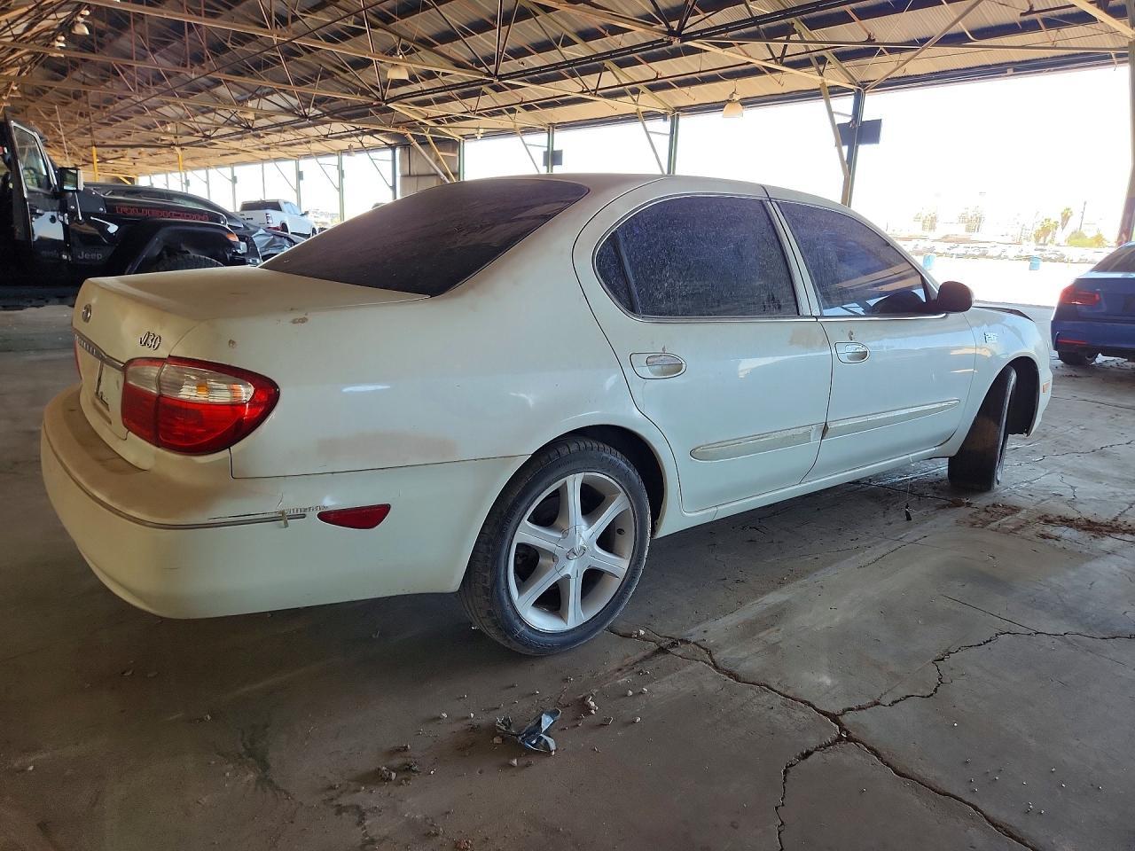 2000 Infiniti I30 Base - Image 3
