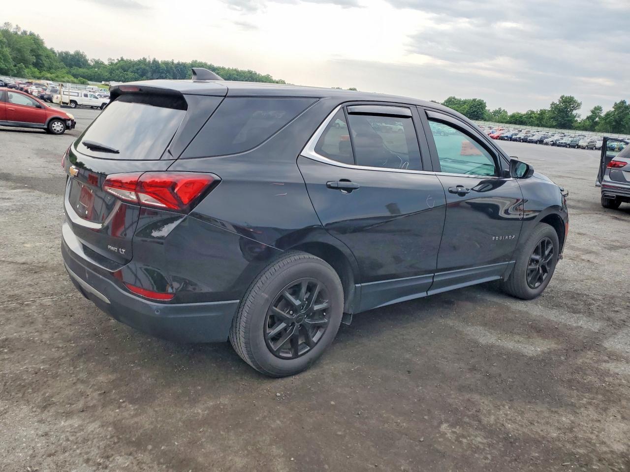 2022 Chevrolet Equinox Lt - Image 3