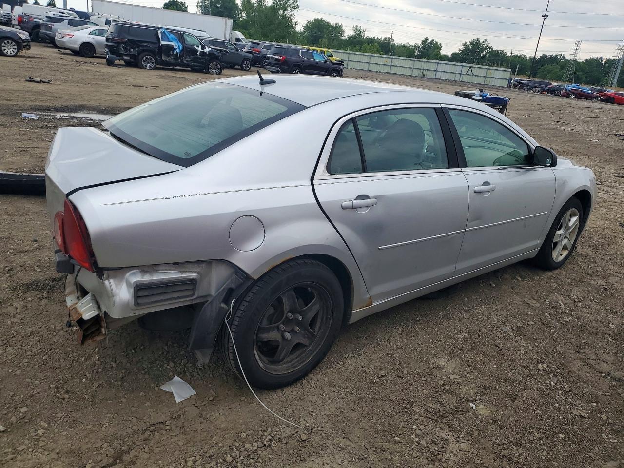 2010 Chevrolet Malibu Ls - Фото 3