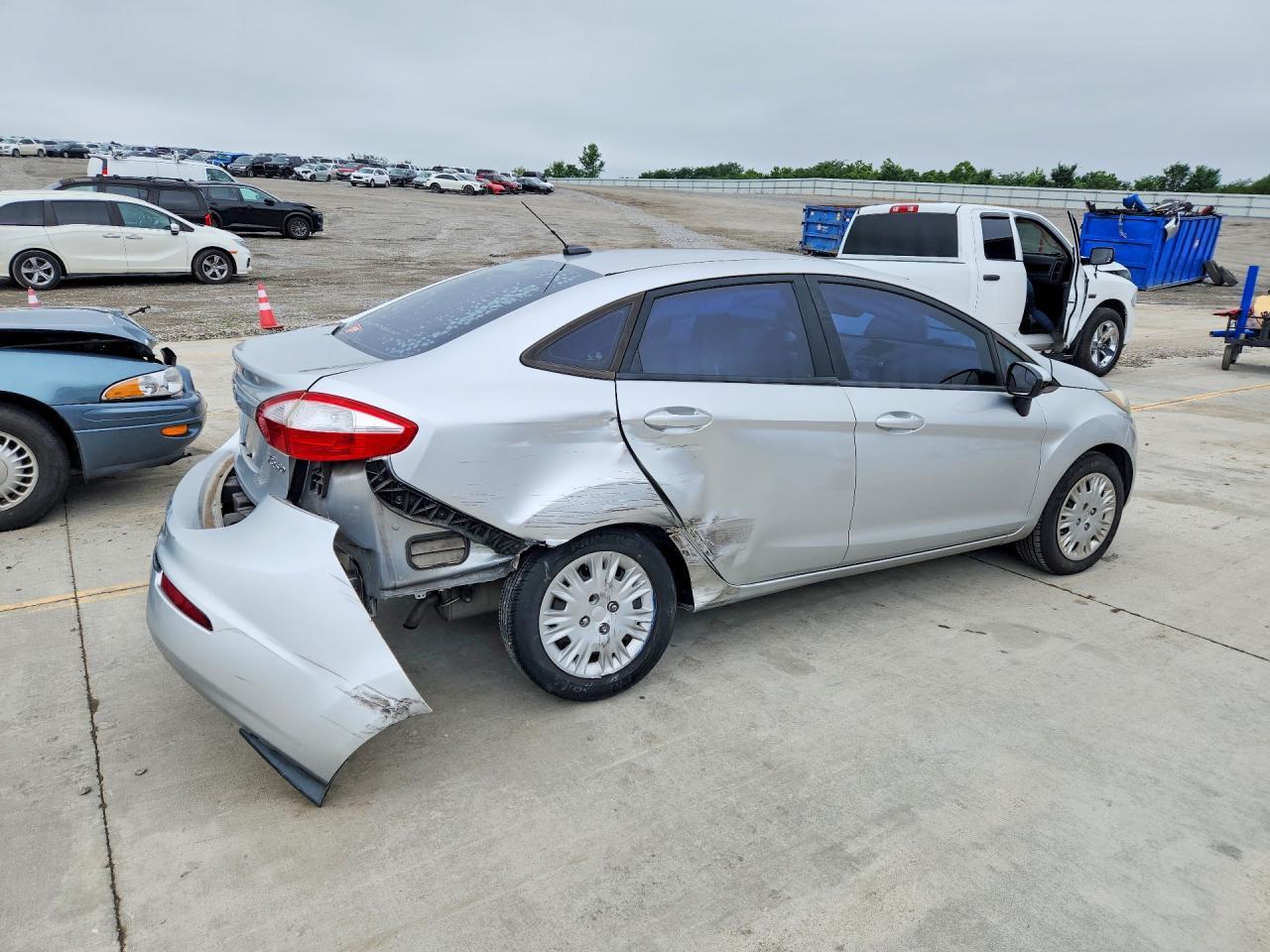 2016 Ford Fiesta S - Image 3