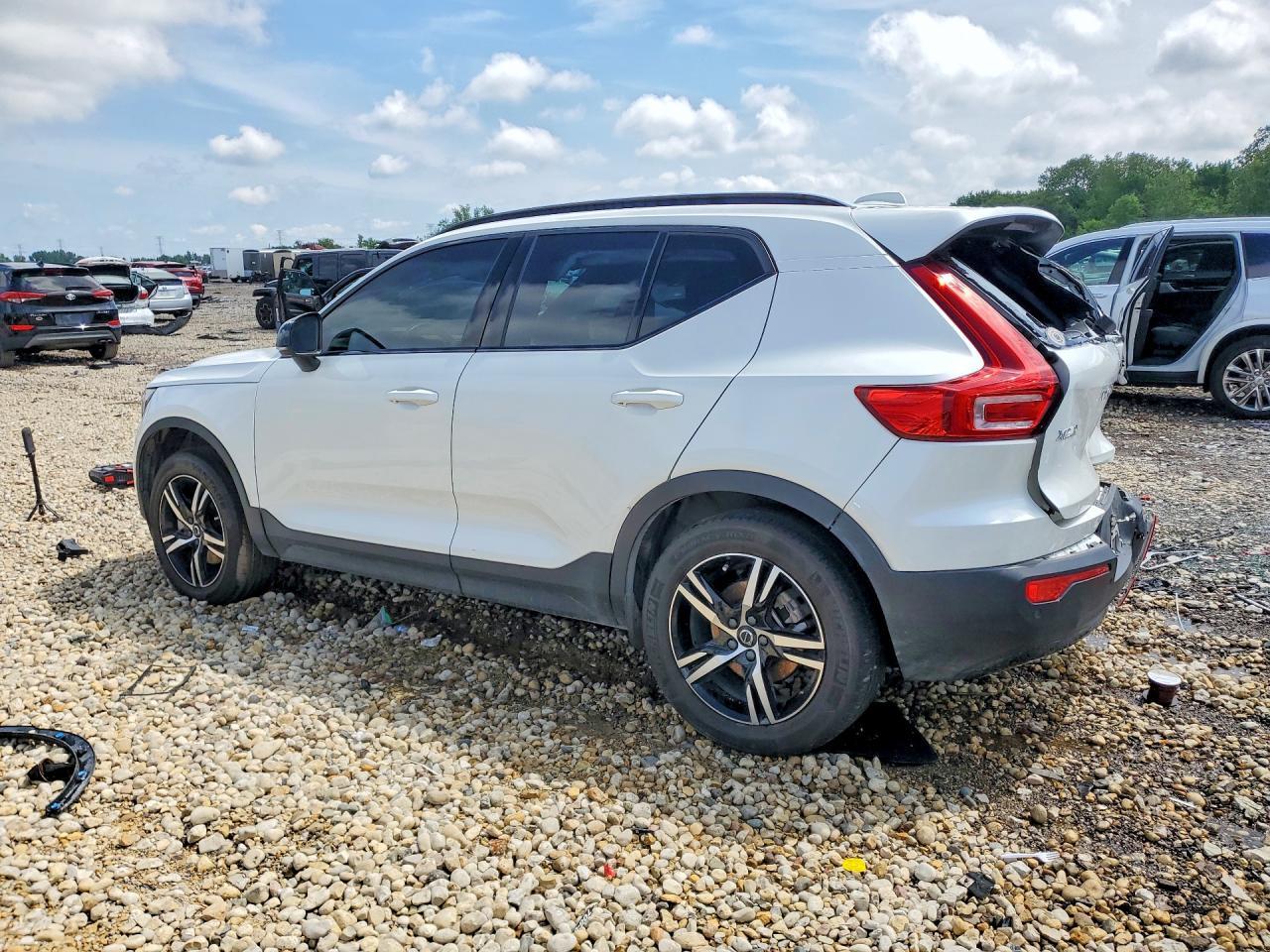 2024 Volvo Xc40 Core - Фото 2
