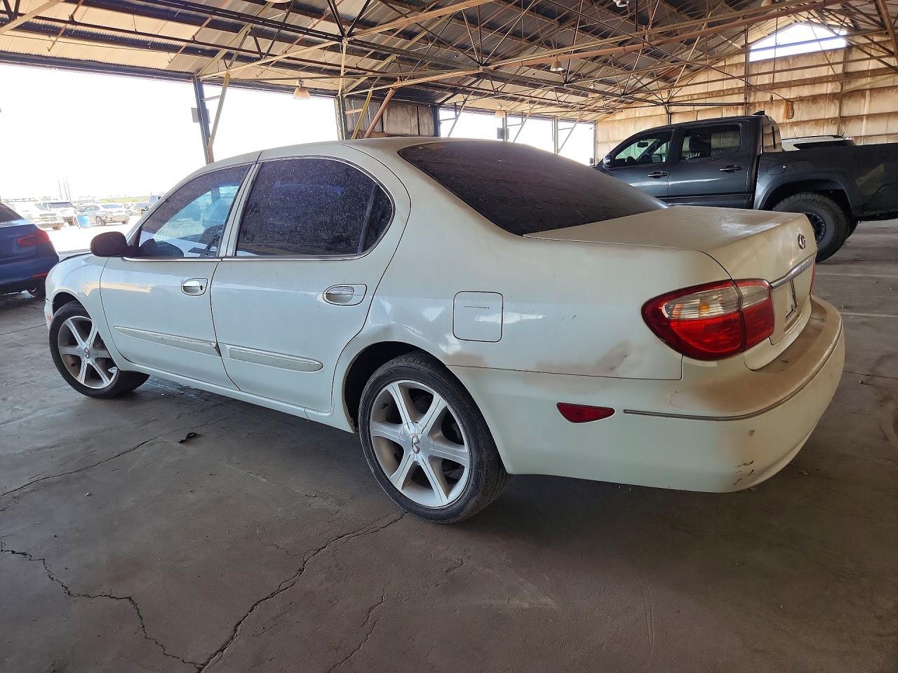 2000 Infiniti I30 Base - Image 2