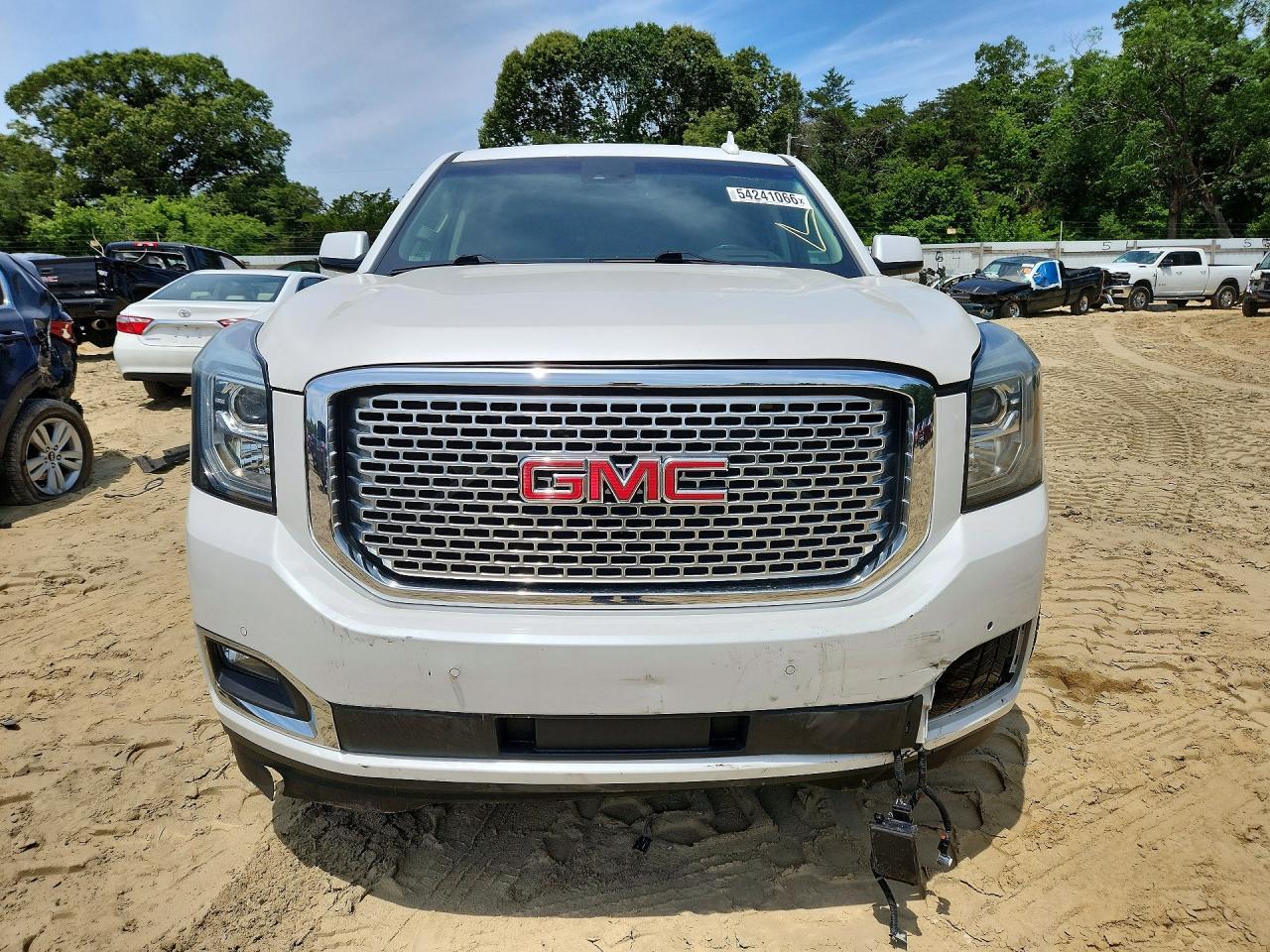 2016 GMC Yukon Denali - Image 5