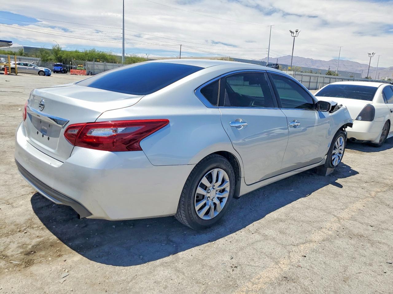 2018 Nissan Altima 2.5 S - Image 3