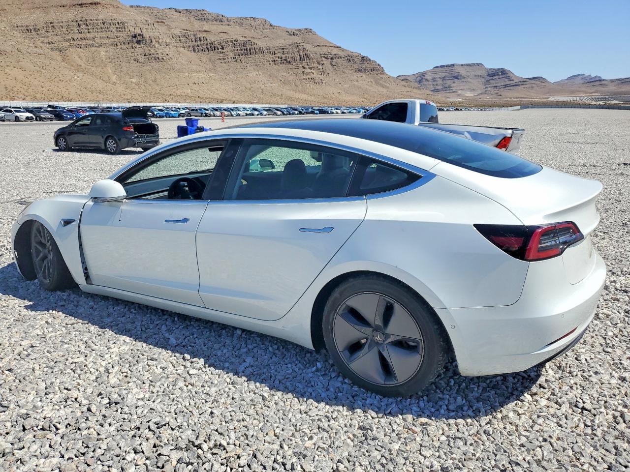 2020 Tesla Model 3 - Фото 2