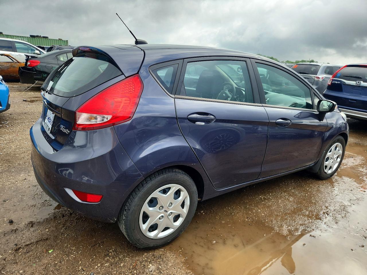 2013 Ford Fiesta Se - Фото 3