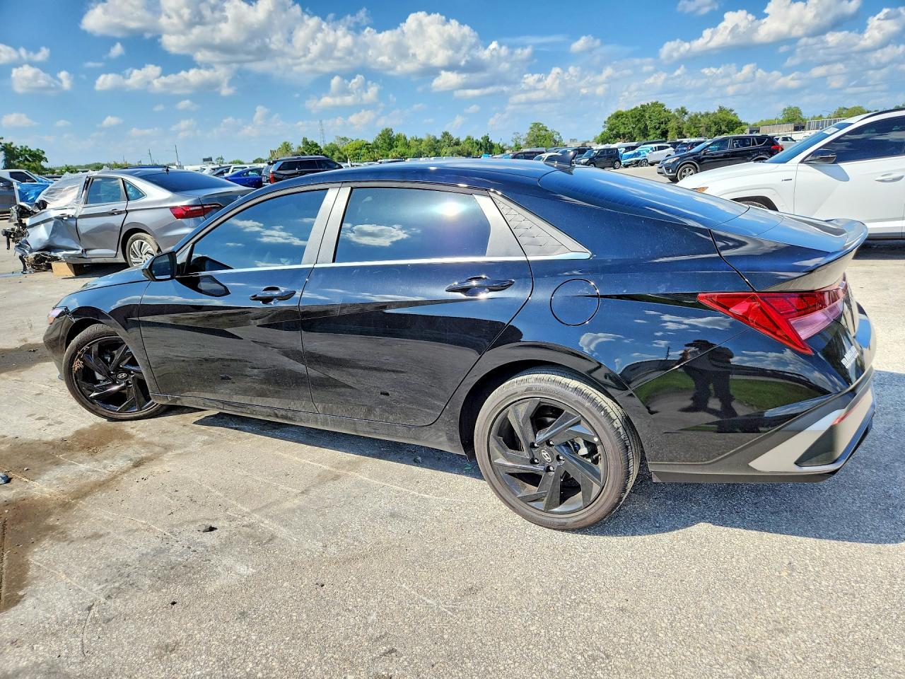 2026 Hyundai Elantra Sel Sport Premium - Image 2