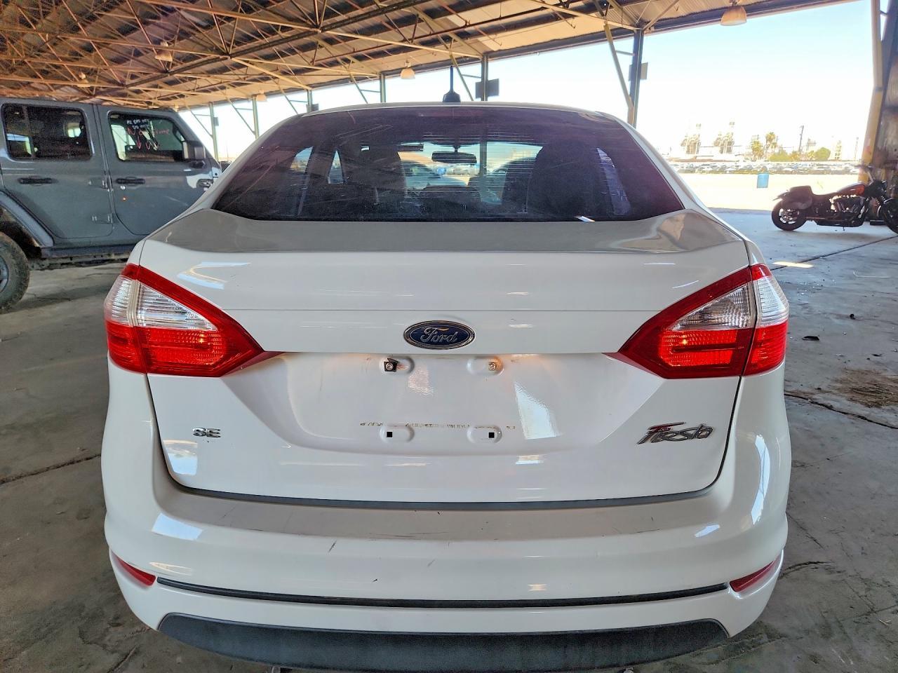 2014 Ford Fiesta Se - Фото 6