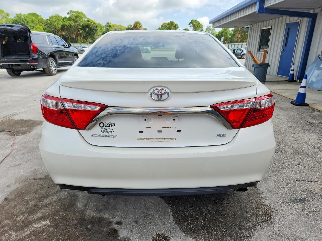 2016 Toyota Camry Se - Фото 6
