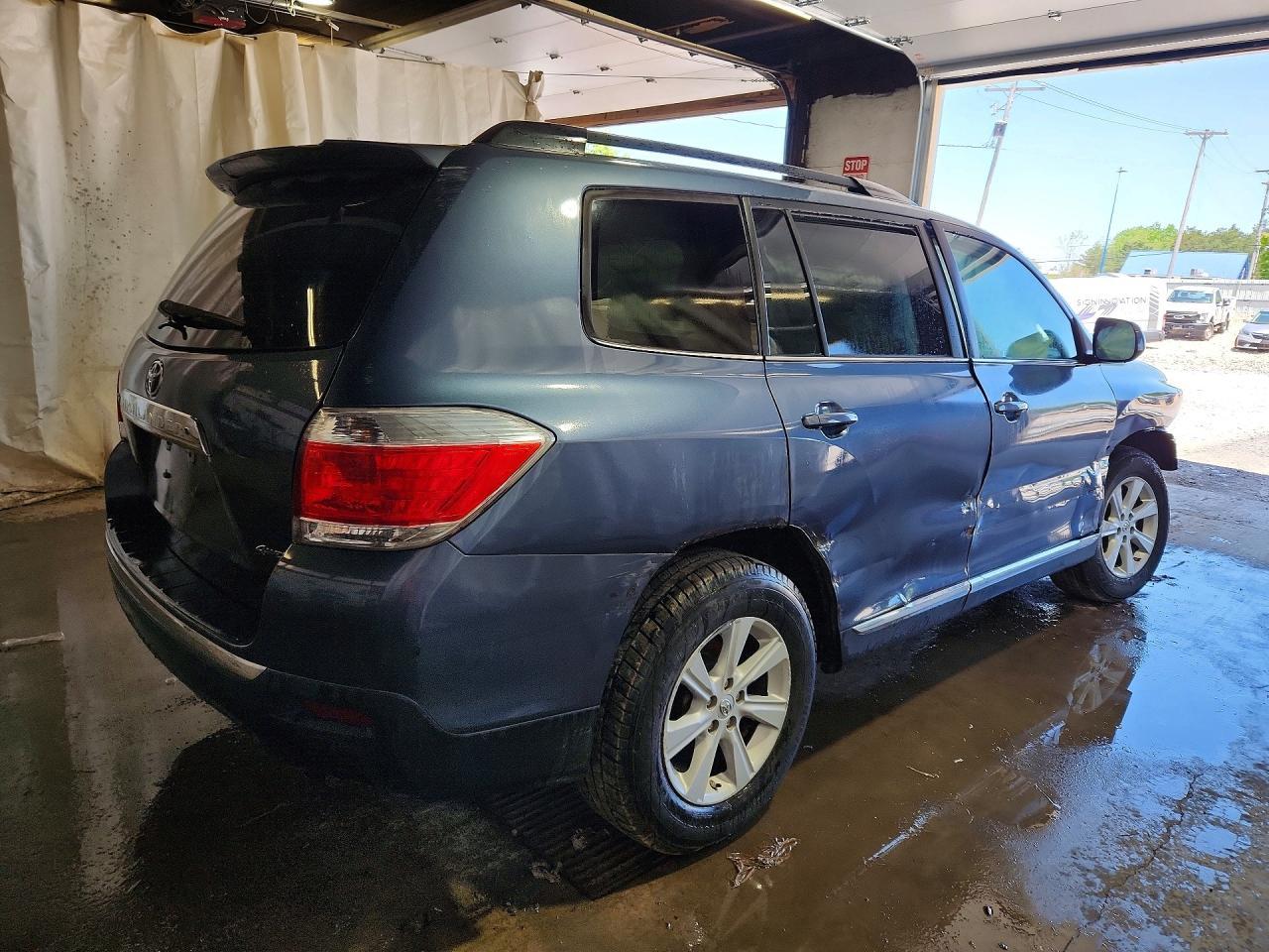 2013 Toyota Highlander Plus - Image 3