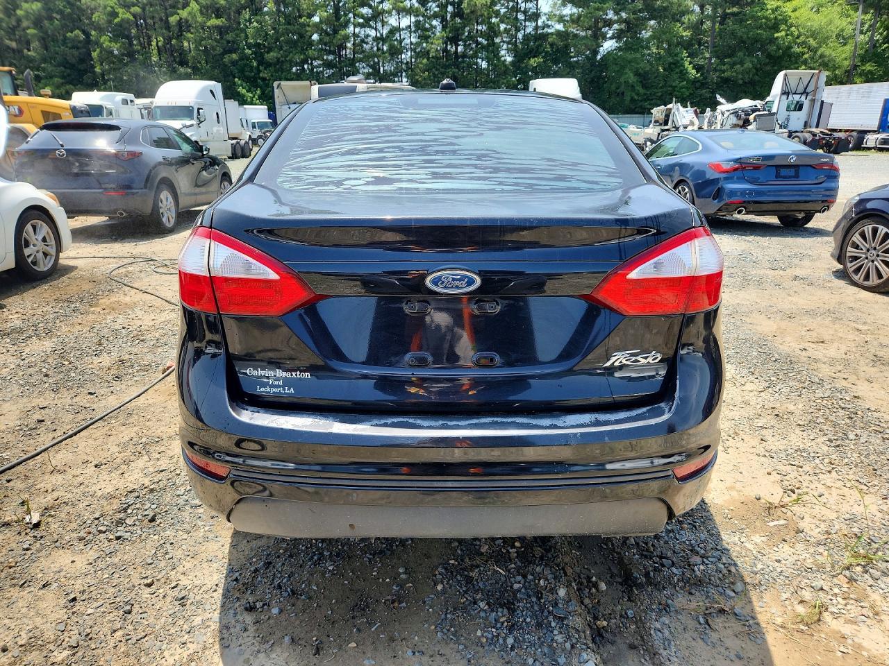 2015 Ford Fiesta S - Фото 6
