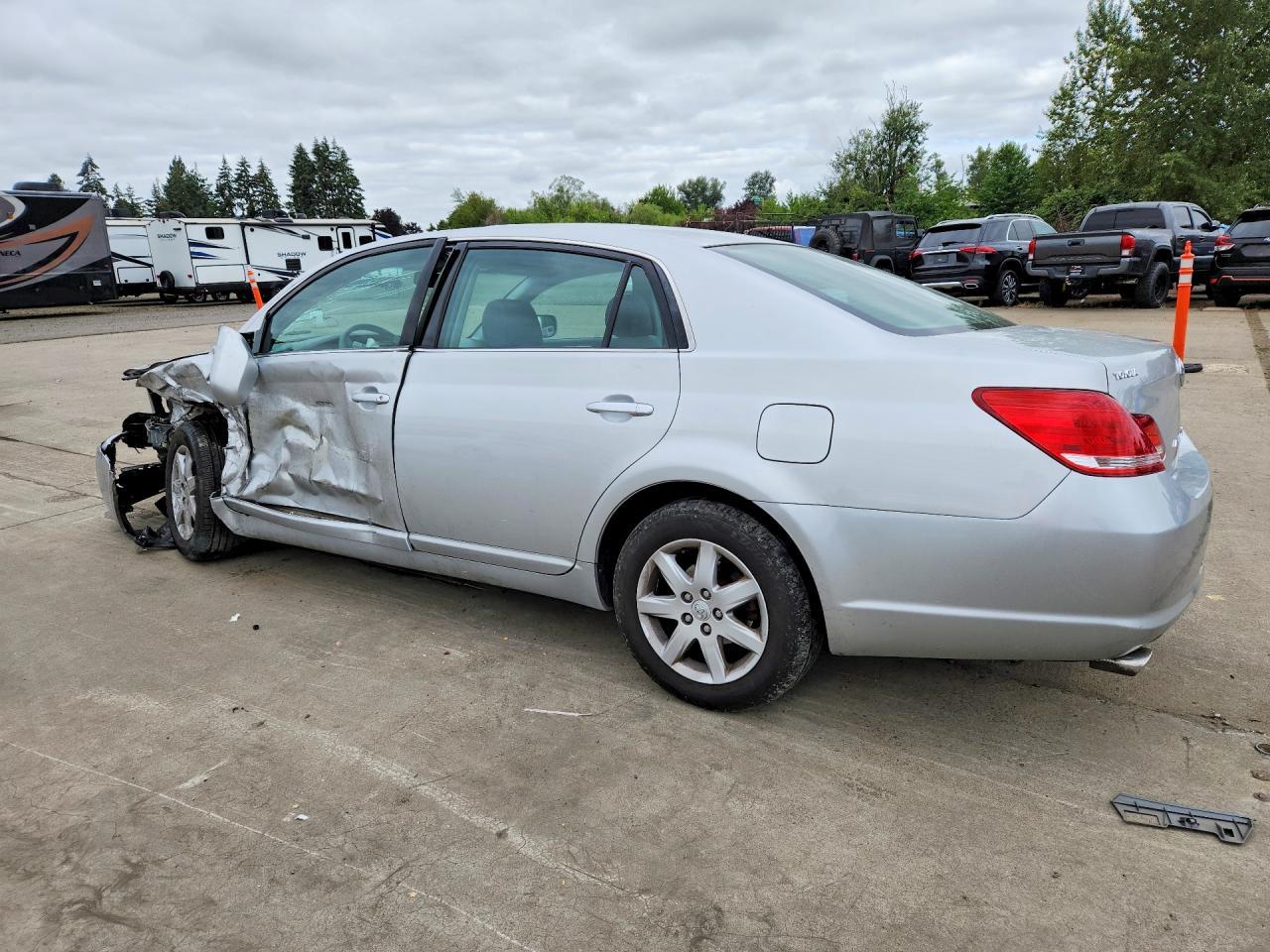 2005 Toyota Avalon Xl - Image 2
