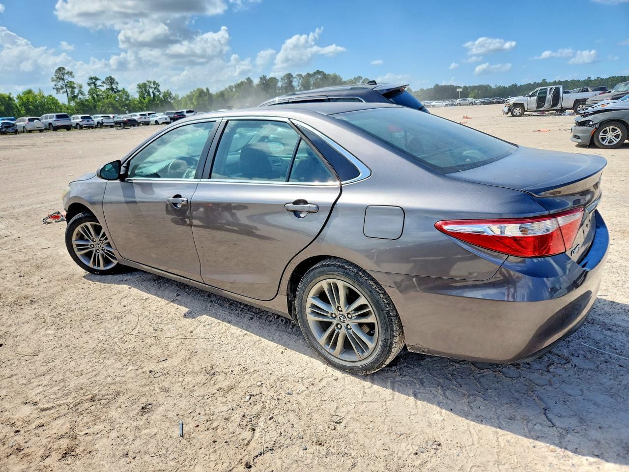 2016 Toyota Camry Se - Image 2
