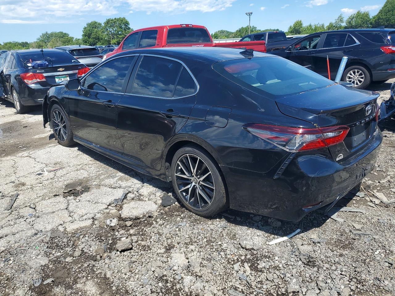 2022 Toyota Camry Se - Фото 2