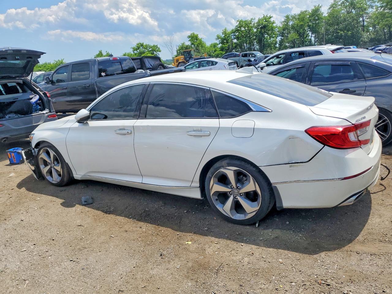 2020 Honda Accord Touring - Image 2