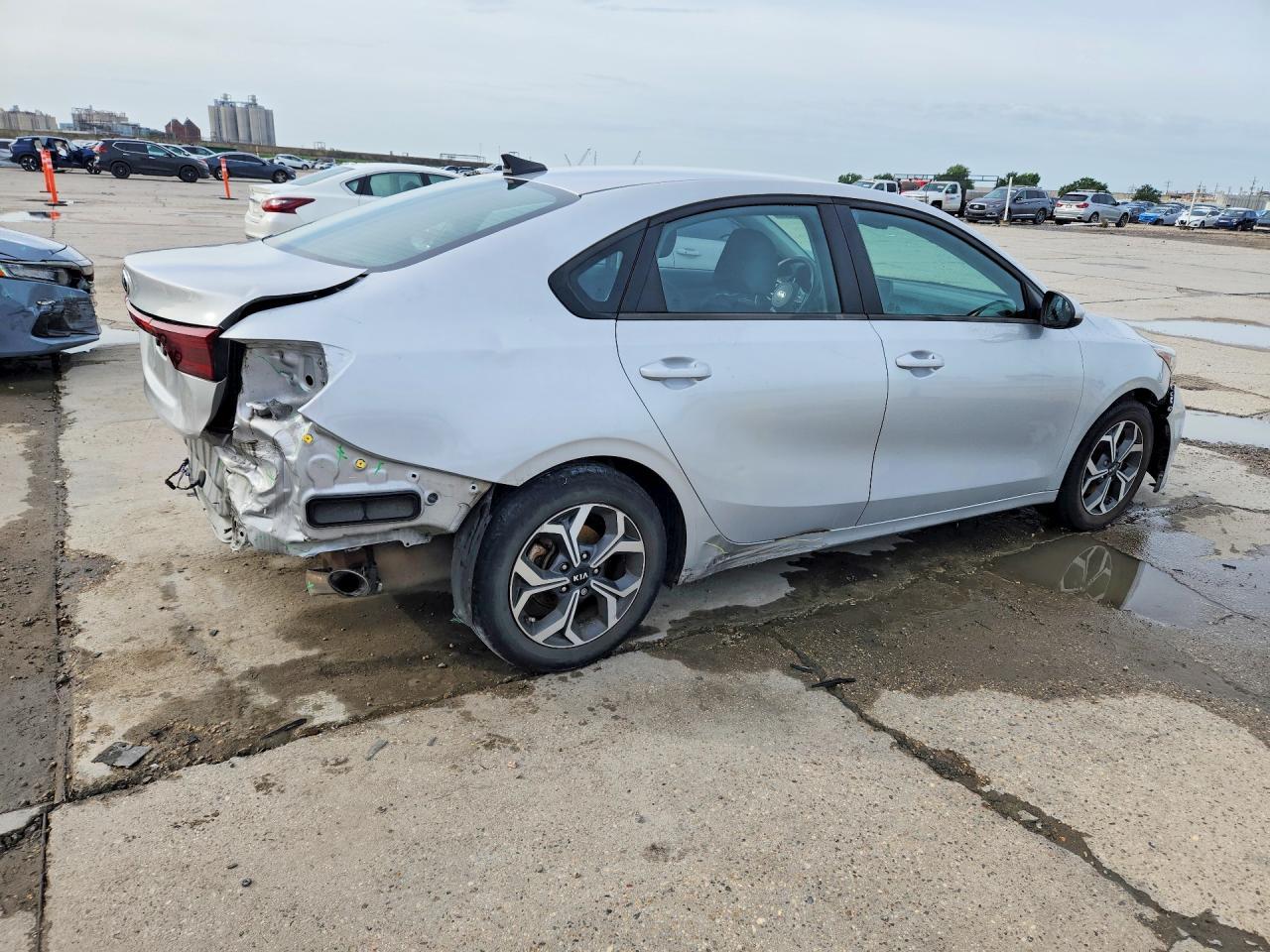 2021 Kia Forte Lxs - Image 3