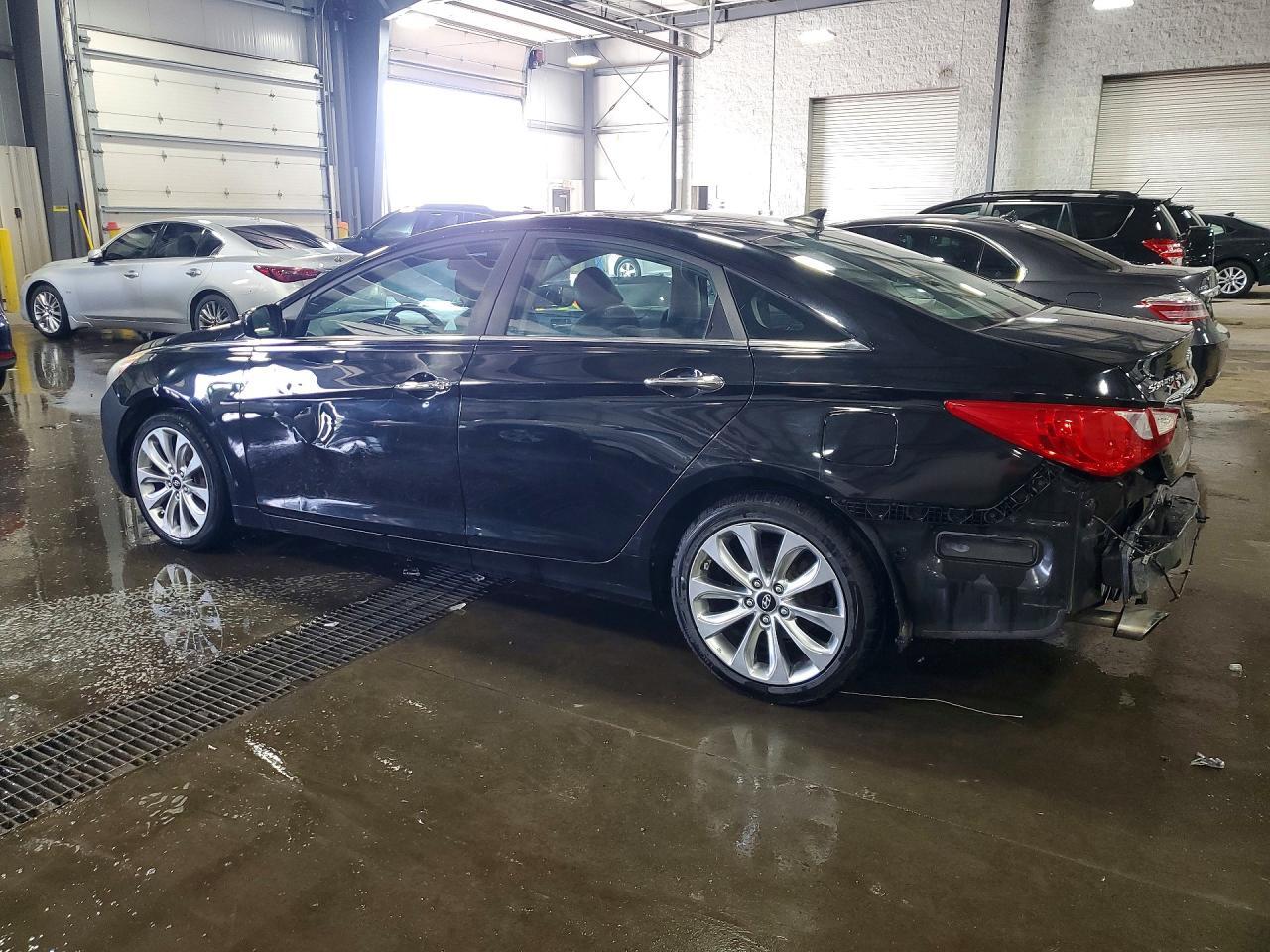 2011 Hyundai Sonata Se - Image 2