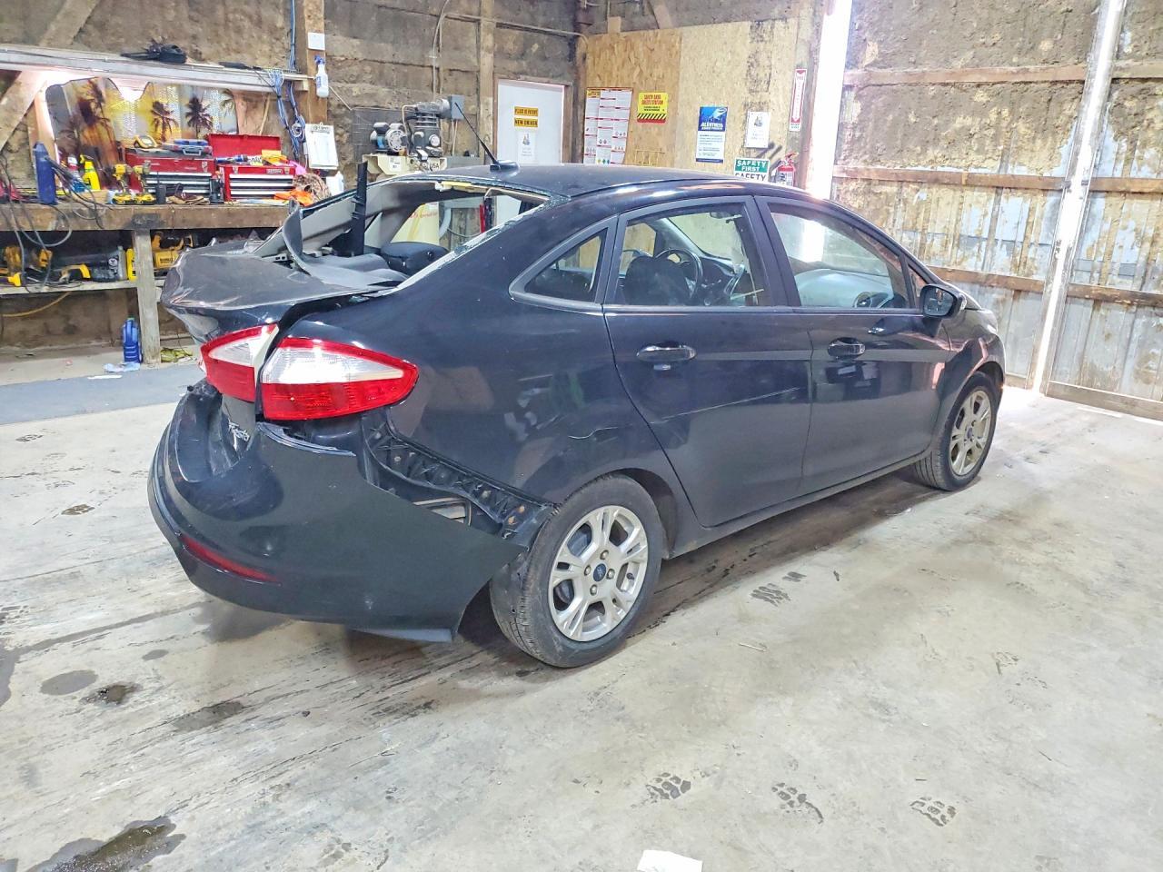 2015 Ford Fiesta Se - Фото 3