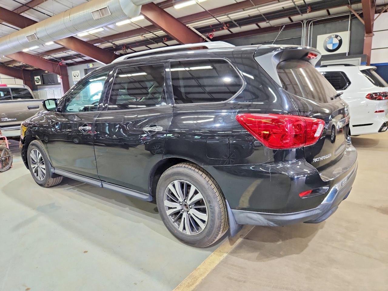 2017 Nissan Pathfinder S - Фото 2