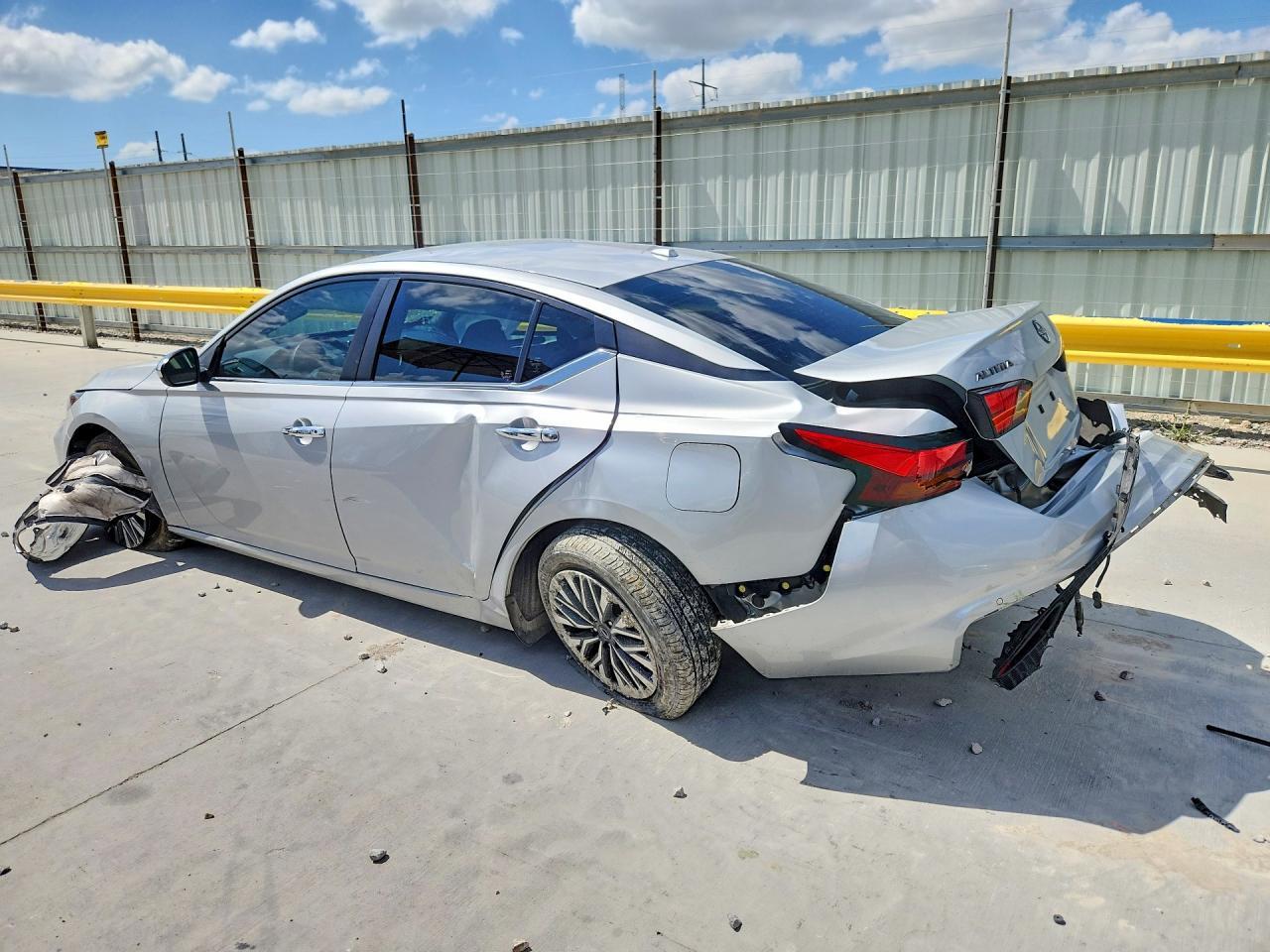 2024 Nissan Altima Sv - Image 2