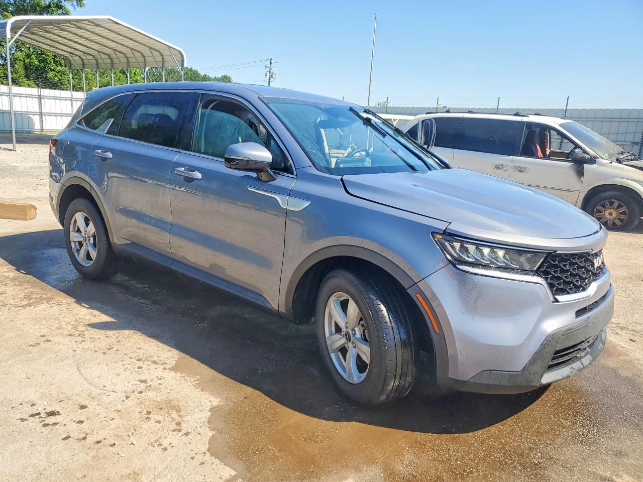 2022 Kia Sorento Lx - Image 4