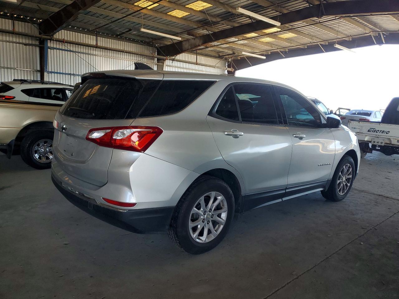 2018 Chevrolet Equinox Ls - Image 3